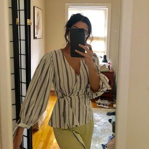 TOPSHOP SIZE 2 - puffy sleeves wrap blouse